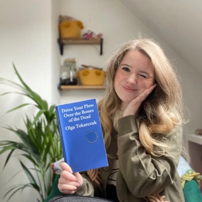 she/her. lead bookseller and book blogger 📖✨ perpetual emo who loves drag queens, wrestlers, anime boys and cartoon creatures // CONTACT: rachirv96@gmail.com