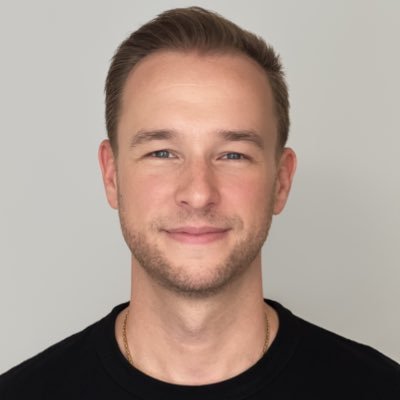 Senior UX Designer. Beginner Boxer. Expert in prototyping, novice in footwork. No awards or accolades, but lots of pats on the back.