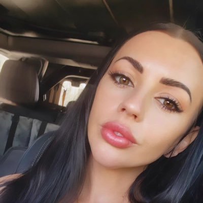 NicoleLaell0's profile picture. nothing’s stopping you for being who you wanna be.