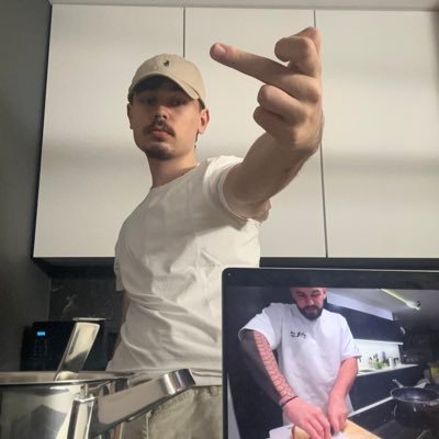 20 🇵🇱 med student || cs2 skins enjoyer || g2, vitality fan || certified falcons hater :)) || car guy || #devilneverdies #vforvictory || bottom text