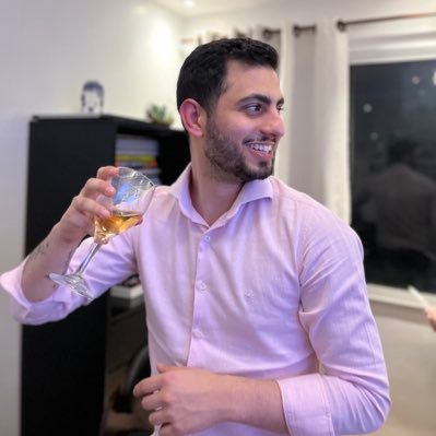 26 anos, medico e especialista em CM. Amante de 🏀, ⚽️ e 🎮. Fã do Curry e felizmente sao paulino.
