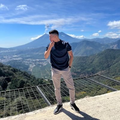 g_u_e_v_a_r_a__'s profile picture. Abogado. 
💫Love💜Light.