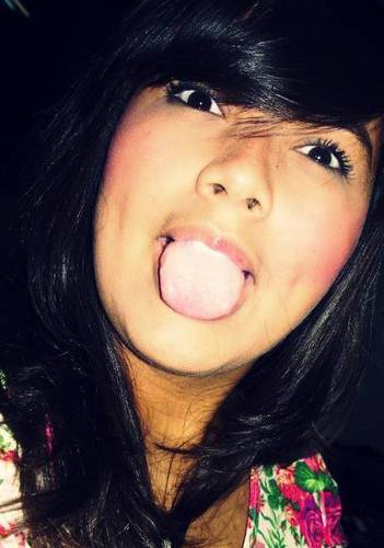 Sou do @Baia_San meu Lindo *-* Deus (l) Ousadia e alegria sempre (y' msn: vitoria_rozeeno@hotmail.com livrai-me de todo mal amém (y' xô olho gordo (yn)