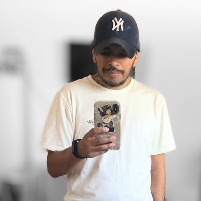 Kevbryan_'s profile picture. ✒ Escritor de suspenso y horror 💻 Diseñador gráfico 🎬 Cinéfilo de terror clásico ✈ Amo viajar