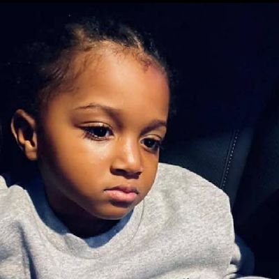 Hollyvibes1's profile picture. 1000