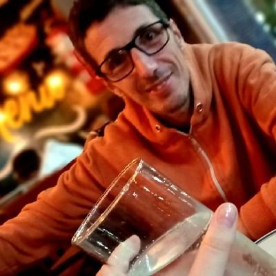 Creador de Evoluzion Media -
Web Developer -
Fan de la industria Tech - Disfruto la naturaleza de los bosques.