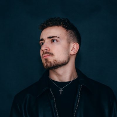 • The Joy of the Lord is my Strenght!🕊️ • MGMT | Booking: chris@simonmilesmusic.com • Founder @ydrmusicgroup🇨🇭 • Music, Tour & Behind the Scenes ⬇️