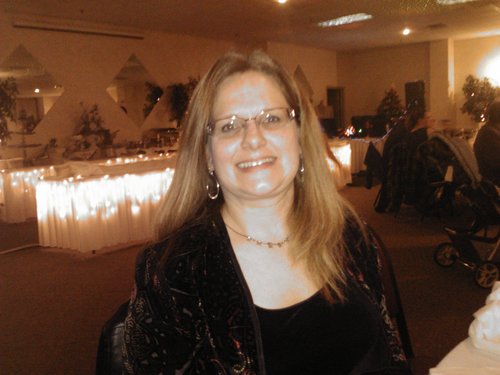 angleste's profile picture. 