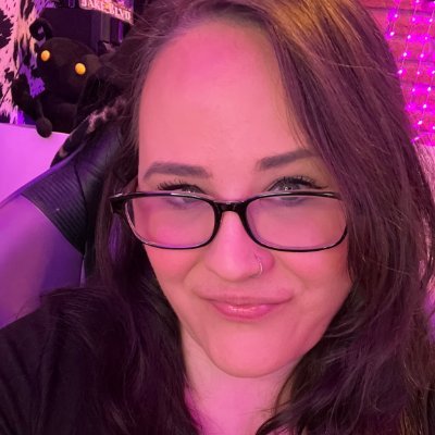Gamer. Certified nerd. Lover of all things pink. 💖