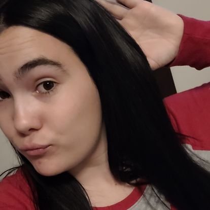 amand81112's profile picture. 