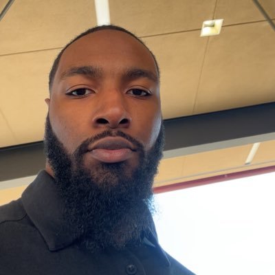 DarvileSmith's profile picture. ECU ALUM🏴‍☠️ 336  ~ridethewave~