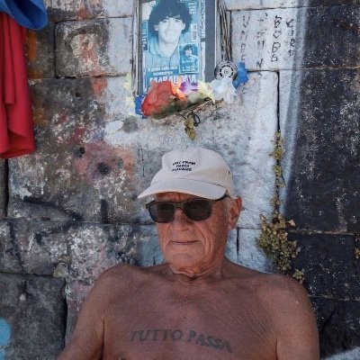 Crecimos gracias a aquella grieta, siempre hacia abajo como raíces / https://t.co/2Q53iL1LHA