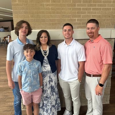 Husband to Shannon, father of 3 boys, Teigan/Raleigh/Zander, Baseball junkie, Blessed!!
