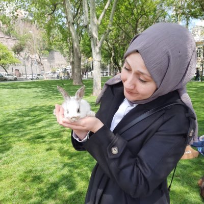 zeyneperdem93's profile picture. ⚪️⚫️