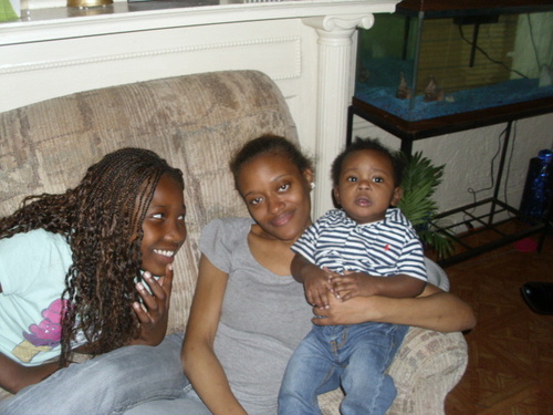 im calm cutee and pretty and ilovee my haterss ! 3 they aree the best fanns you can
haveee