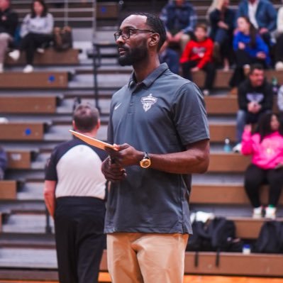 🏀 @prhshoops “09 🏆MEAC Champion “12 🏀Former D1 PG @SavStateTigers 📋Asst Mens Coach @nawarriorshoops 📋HC @redlinehoops “33 1911♦️ΓΧ