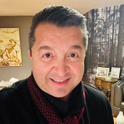 Entusiasta de la vida, empresario. Soy de los que creen que hay que hacer que las cosas sucedan.
