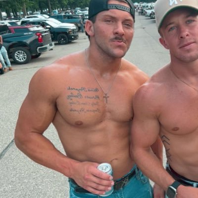 hayden_roz's profile picture. 