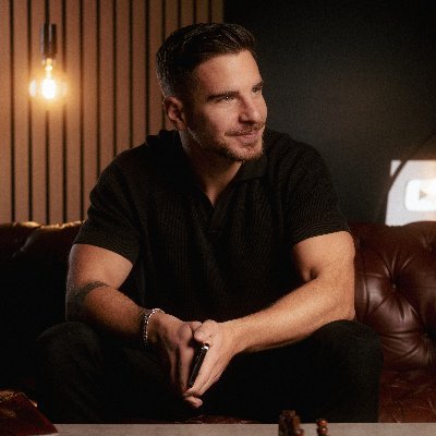 I quit my 6-figure 9-5 Data Analyst job to create my dream life • Helping 300k+ people do the same • Sharing my journey and lessons here and on Youtube
