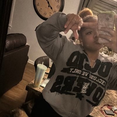 femalefuture03's profile picture. main-@plutowrlddd_