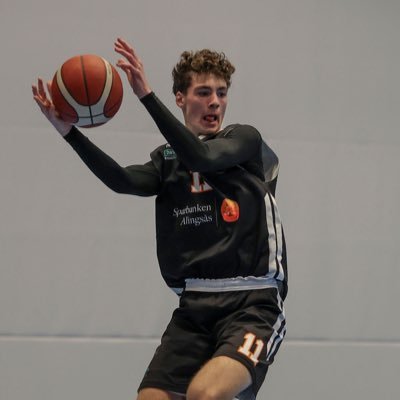 edvinsvendsen2's profile picture. 6’6 | class of 2026 | 2007 | #24 kvarnby basket | E mail - edvin.svendsen@icloud.com