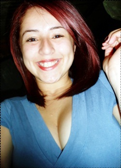 Louca. Retardada. Bipolar. Estressada. Idiota. Sentimental. Palhaça. Orgulhosa. Teimosa. Ciumenta. Boba. Prazer, essa sou eu, e eu sou feliz assim.