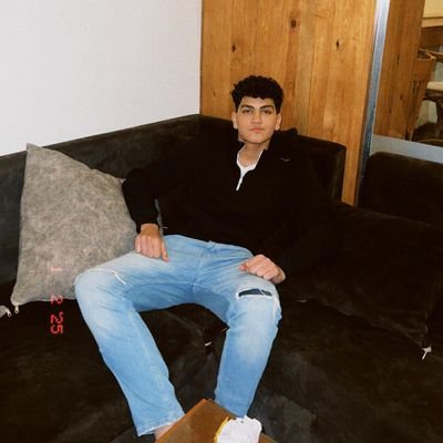 AbdallahEs95930's profile picture. 