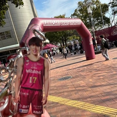 ふとしたきっかけで川崎ブレイブサンダースを知り応援してします〜⛹️! バスケを見るのは10年以上ぶりです。無言フォローさせていただきます🙇♀️