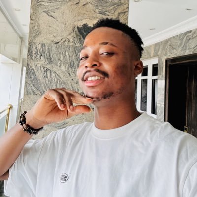 Stop complaining about who is in front of you and start learning from them. The sky is big enough to accommodate everyone. MANCHESTER UNITED BIGGEST FAN.