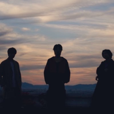 MStock40121's profile picture. 記憶と情景の断片を音のパレットに乗せ、感情の残響を追い求める。大阪発3ピースロックバンド 2025年5月始動／ブッキングお誘い等DMにて／Gt.Vo. オカダコウタ@OKD_kouta／Ba.元住吉@motosuminoe399／Dr.土屋偉楓@tsuchiya_melock