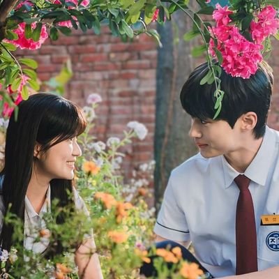 allsyat_'s profile picture. cristã, dorameira, army, aroha, black rose, leitora, escritora das próprias fics, levemente surtada pela marvel e animes, fanfiqueira e INFP 🌱