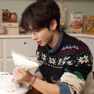 ittyltxt's profile picture. 