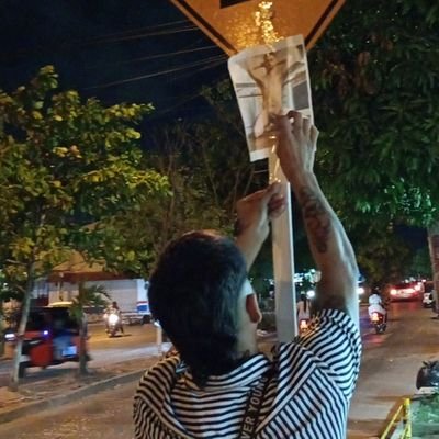 public exhibition for sîssīes who just have to be in their place
