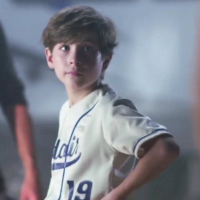 Escritor de novelas muy videojueguiles, fan de videojuegos en general y vicepresidente del Club de Fans de Bradley Trevor (Baseball boy) en mi casa. ¡Viva Brad!