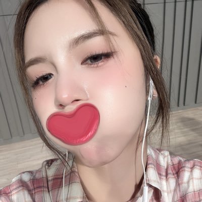 Rocket_t0ng's profile picture. WOOAH-Lucy、Solo-Moonbyul、 Solo-Seulgi