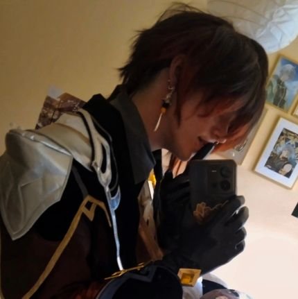 sonofapollo98's profile picture. 20 something year old dude who lives for his horse 🐎🏳️‍🌈
I dont actually know my age anymore