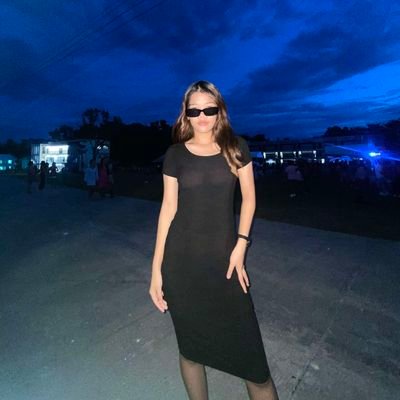 MicaellaAlvare6's profile picture. valuing the art of being alone