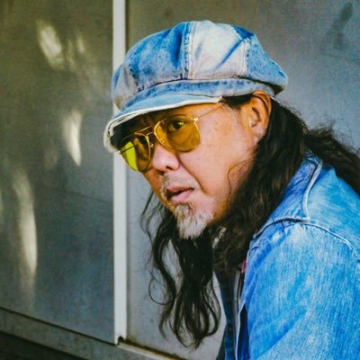 1990年代、Vintageのバイヤーで18年を過ごし現在は建設会社経営・インテリアデザイナーを生業とする。バイク、ロック、釣り、BAR、酒、シガー、畑作業が日頃のルーティン。面白い事には目がない50代オジですw