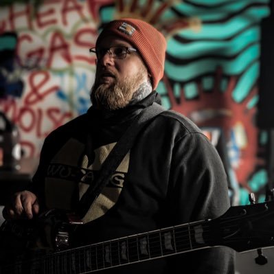 Musician, writer, artist, podcaster. Bass for @settlethesky Guitar for Carved Up Podcasts: @tptdsundown & @porpoisepod https://t.co/v7lI4Ftl5I