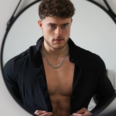 Fitness influencer. Consummate carnivore. Easy-going guy. #HerSuperman||#RP #Fictional (Not Richard Duchon)