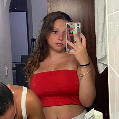 carolinaoalmeid's profile picture.
