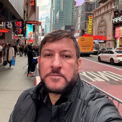 ZamirPrada's profile picture. Un hombre con fé.......se levanta mil veces.....y cruza las aguas de la mano de Dios.