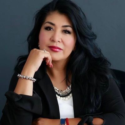 Fundadora de Mujeres Plenas y Reconciliación de Géneros, Autora