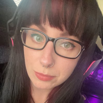 🇦🇺•gamer•podcast addict•emo 🎶 We all get lost at times In our broken minds 🎵