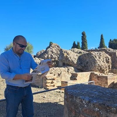 Abogado de arbitraje internacional. Escritor de opinión.