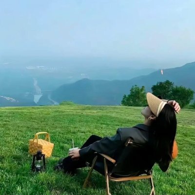 Chloezzty's profile picture. Don’t wait for the perfect moment. Take the moment and make it perfect.