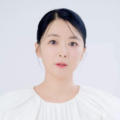 ▫タレント・歌人・国際社会文化学者(ホリプロ) ▫(株)Beauty Thinker CEO ▫100%ヴィーガンコスメ「mirari」代表▫第一歌集『まだまだです』(角川) ・現代短歌新人賞受賞 ▫「NHK短歌」「NHKラジオ ステップアップハングル講座」▫新書『コンテンツボーダーレス』発売中📚