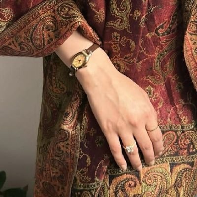 Om__pxx's profile picture. يارب العوض
اللي يخليني أقول توها بدت 
سنيني وأيامي🤍