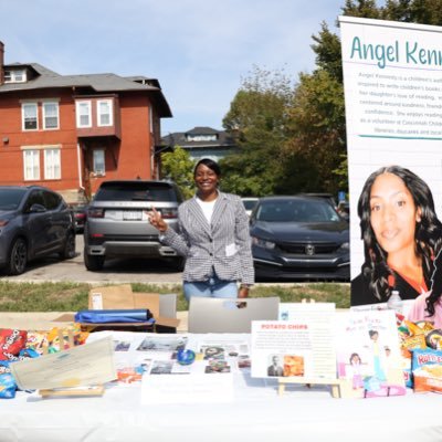 A young lady from Cincinnati, Ohio. Outgoing, intelligent, Motivational speaker, National Author.