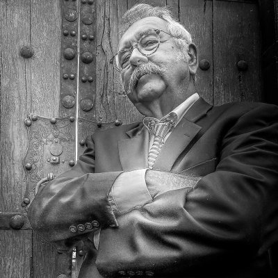 Obliqart's profile picture. Artist/entrepreneur.  Luminescence as media and message. The desert 
 has been part of our journey for 45 years. And now it's the mountains.